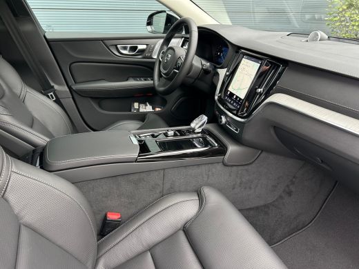 Volvo  V60 2.0 T8 Plug-in hybrid AWD Ultra Dark | Bowers & Wilkins| Massage stoelen | Gelammineerd Glas | HU... ActivLease financial lease