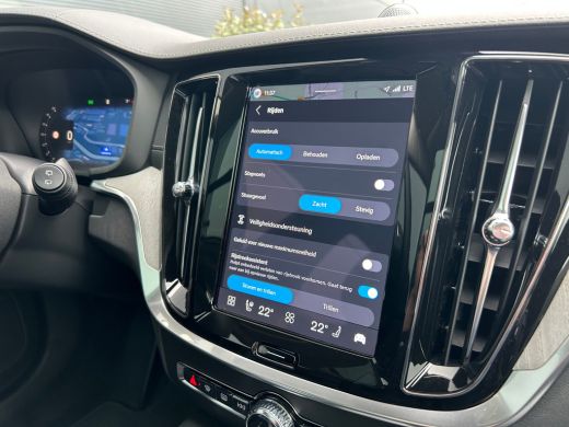 Volvo  V60 2.0 T8 Plug-in hybrid AWD Ultra Dark | Bowers & Wilkins| Massage stoelen | Gelammineerd Glas | HU... ActivLease financial lease