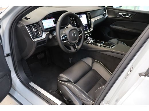 Volvo  V60 T6 350PK AWD Plus Dark | Trekhaak | 360&deg; | Contourstoelen | Harman Kardon | All season ActivLease financial lease