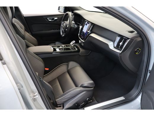 Volvo  V60 T6 350PK AWD Plus Dark | Trekhaak | 360&deg; | Contourstoelen | Harman Kardon | All season ActivLease financial lease