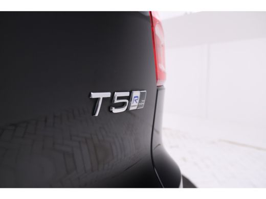 Volvo  XC40 1.5 T5 Twin Engine Inscription Full black, Panorama, Climate, ActivLease financial lease