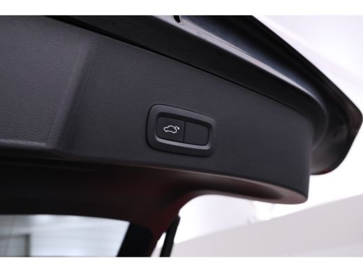 Volvo  XC40 1.5 T5 Twin Engine Inscription Full black, Panorama, Climate, ActivLease financial lease