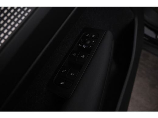 Volvo  XC40 1.5 T5 Twin Engine Inscription Full black, Panorama, Climate, ActivLease financial lease