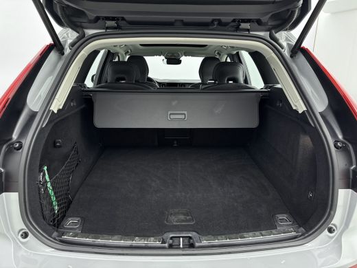 Volvo  XC60 2.0 T6 Plug-in hybrid AWD Plus Dark | PDC V+A en 360 camera | Trekhaak | Adaptive Cruiscontrol | ... ActivLease financial lease