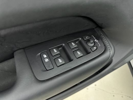 Volvo  XC60 2.0 T6 Plug-in hybrid AWD Plus Dark | PDC V+A en 360 camera | Trekhaak | Adaptive Cruiscontrol | ... ActivLease financial lease