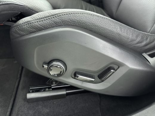 Volvo  XC60 2.0 T6 Plug-in hybrid AWD Ultra Dark | Trekhaak | PDC V+A en 360 camera | BLIS | Panoramadak | St... ActivLease financial lease