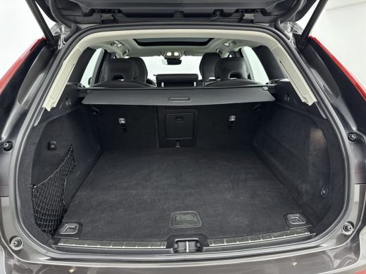 Volvo  XC60 2.0 T6 Plug-in hybrid AWD Ultra Dark | Trekhaak | PDC V+A en 360 camera | BLIS | Panoramadak | St... ActivLease financial lease