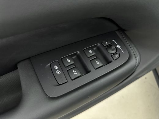 Volvo  XC60 2.0 T6 Plug-in hybrid AWD Ultra Dark | Trekhaak | PDC V+A en 360 camera | BLIS | Panoramadak | St... ActivLease financial lease