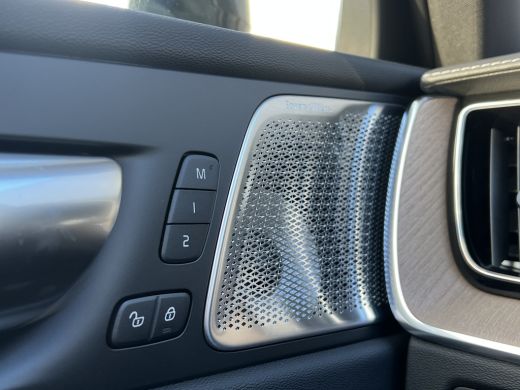 Volvo  XC60 T6 Plug-in hybrid AWD Ultra Dark | Bowers & Wilkins audiosysteem | Luchtvering | 22 inch Velgen |... ActivLease financial lease