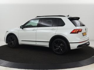 Volkswagen Tiguan 1.4 TSI eHybrid R-Line | Panoramadak | Trekhaak | Head-Up | Stoelverwarming | Adaptive cruise | C...