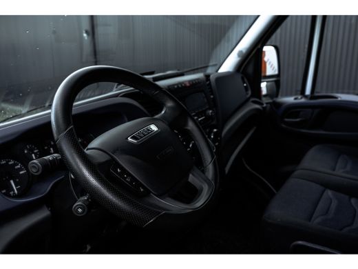 Iveco Daily 35C16 | Bakwagen met Laadklep | Automaat | Climatic | Cruise ActivLease financial lease