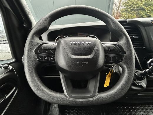 Iveco Daily 35S14V 2.3 136 PK / L2H2 / 30.452 KM !! / 3.500 KG AHG / 270 A DEUREN / TREKHAAK / AIRCO / BLUETO... ActivLease financial lease