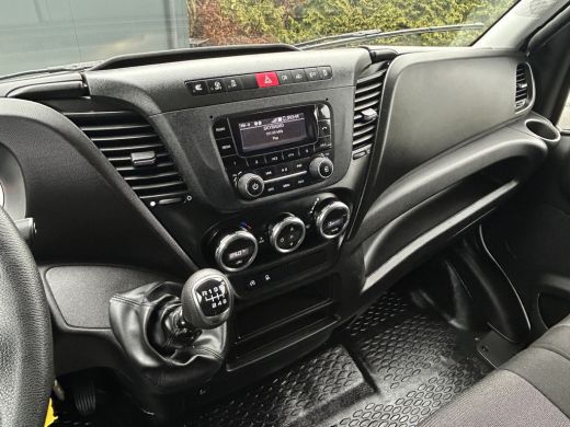 Iveco Daily 35S14V 2.3 136 PK / L2H2 / 30.452 KM !! / 3.500 KG AHG / 270 A DEUREN / TREKHAAK / AIRCO / BLUETO... ActivLease financial lease