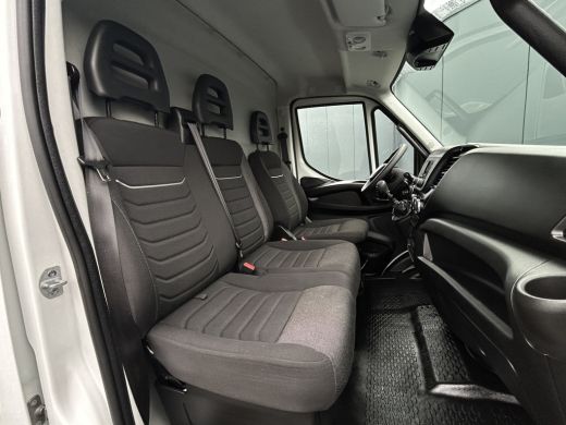 Iveco Daily 35S14V 2.3 136 PK / L2H2 / 30.452 KM !! / 3.500 KG AHG / 270 A DEUREN / TREKHAAK / AIRCO / BLUETO... ActivLease financial lease
