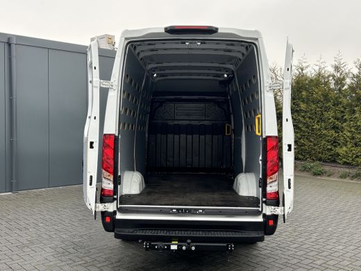 Iveco Daily 35S14V 2.3 136 PK / L2H2 / 30.452 KM !! / 3.500 KG AHG / 270 A DEUREN / TREKHAAK / AIRCO / BLUETO... ActivLease financial lease