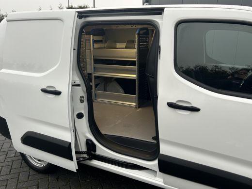 Opel Combo 1.5D 102 PK / 1e EIG. / L2H1 / GLOBELYST INRICHTING / AIRCO / CRUISE / NAVI / APPLE CARPLAY ActivLease financial lease