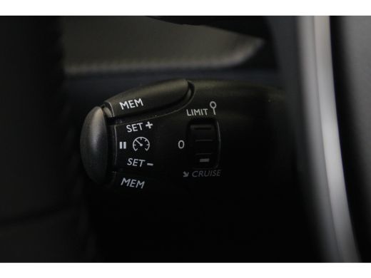 Peugeot 2008 1.2 Hybrid 136-PK Allure | DRAADLOZE CARPLAY | CLIMATE CONTROL | PDC V+A | LED | 3D COCKPIT | ActivLease financial lease