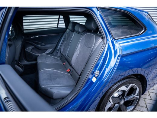 Skoda Superb Combi Sportline Business | Achteruitrijcamera | Climatronic, elektronische airconditioning met 3 ... ActivLease financial lease