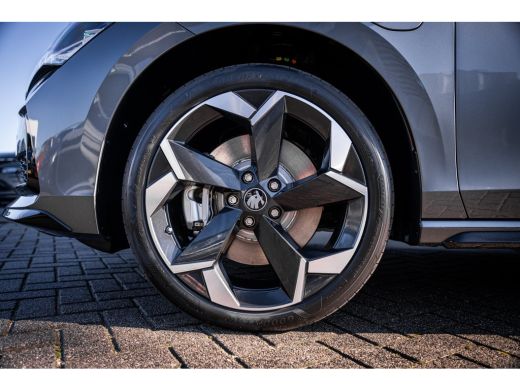 Skoda Superb Combi Sportline Business | Achteruitrijcamera | Climatronic, elektronische airconditioning met 3 ... ActivLease financial lease