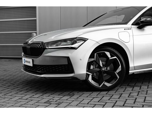 Skoda Superb Combi Sportline Business | Achteruitrijcamera | Climatronic, elektronische airconditioning met 3 ... ActivLease financial lease
