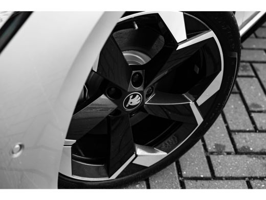 Skoda Superb Combi Sportline Business | Achteruitrijcamera | Climatronic, elektronische airconditioning met 3 ... ActivLease financial lease