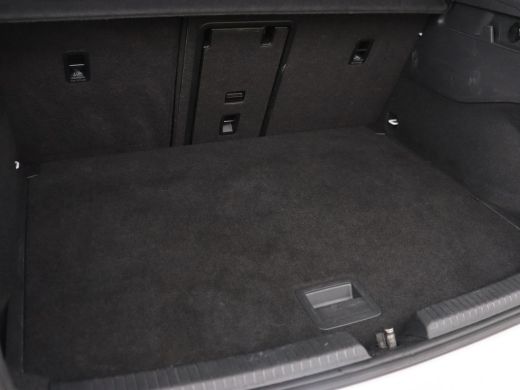 Volkswagen ID.3 First Max 58 kWh | Panoramadak | Head-Up | Stoelverwarming | Massage | Matrix LED | Adaptive crui... ActivLease financial lease