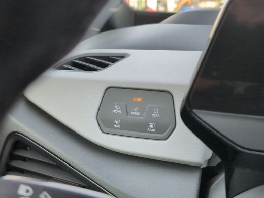 Volkswagen ID.3 First Max 58 kWh | Trekhaak | Panoramadak | Adap. Cruise | Navigatie | Elek Stoelen ActivLease financial lease