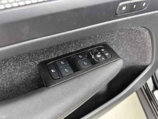 Volvo  XC40 Recharge P8 AWD R-Design | 20" | Leder | Panoramadak | Harman Kardon | 360 Camera | Elektr. verst... ActivLease financial lease