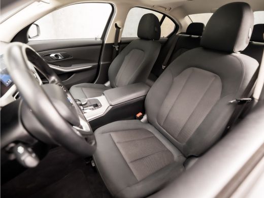 BMW 3 Serie 320i Sportline 184Pk Automaat (SCHUIFDAK, APPLE CARPLAY, GROOT NAVI, GETINT GLAS, SPORTSTOELEN, P... ActivLease financial lease