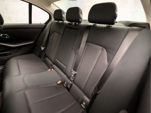 BMW 3 Serie 320i Sportline 184Pk Automaat (SCHUIFDAK, APPLE CARPLAY, GROOT NAVI, GETINT GLAS, SPORTSTOELEN, P... ActivLease financial lease