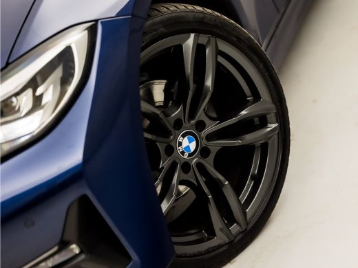 BMW 3 Serie 320i Sportline 184Pk Automaat (SCHUIFDAK, APPLE CARPLAY, GROOT NAVI, GETINT GLAS, SPORTSTOELEN, P... ActivLease financial lease