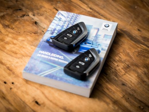 BMW 3 Serie 320i Sportline 184Pk Automaat (SCHUIFDAK, APPLE CARPLAY, GROOT NAVI, GETINT GLAS, SPORTSTOELEN, P... ActivLease financial lease