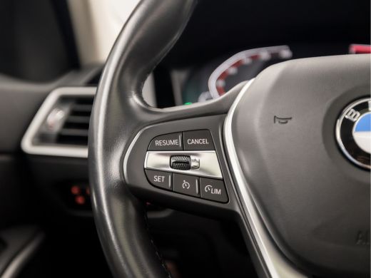 BMW 3 Serie 320i Sportline 184Pk Automaat (SCHUIFDAK, APPLE CARPLAY, GROOT NAVI, GETINT GLAS, SPORTSTOELEN, P... ActivLease financial lease