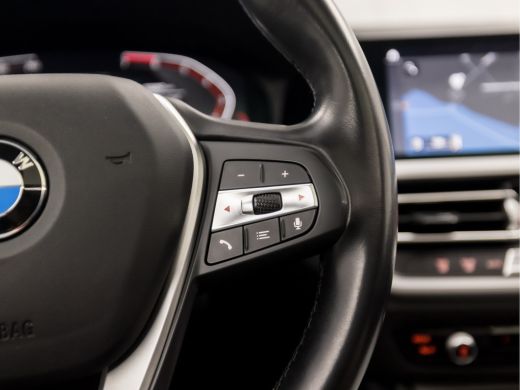 BMW 3 Serie 320i Sportline 184Pk Automaat (SCHUIFDAK, APPLE CARPLAY, GROOT NAVI, GETINT GLAS, SPORTSTOELEN, P... ActivLease financial lease