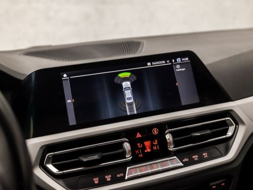 BMW 3 Serie 320i Sportline 184Pk Automaat (SCHUIFDAK, APPLE CARPLAY, GROOT NAVI, GETINT GLAS, SPORTSTOELEN, P... ActivLease financial lease