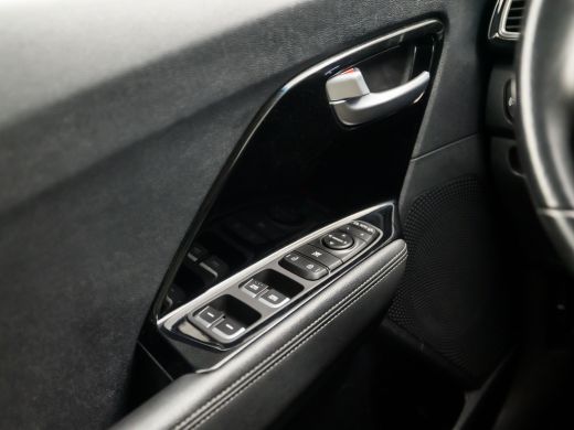 Kia Niro 1.6 GDi Hybrid Dynamic 142Pk Automaat (APPLE CARPLAY, NAVIGATIE, CAMERA, LEDER, CLIMATE, TREKHAAK... ActivLease financial lease