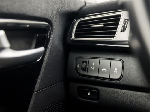 Kia Niro 1.6 GDi Hybrid Dynamic 142Pk Automaat (APPLE CARPLAY, NAVIGATIE, CAMERA, LEDER, CLIMATE, TREKHAAK... ActivLease financial lease