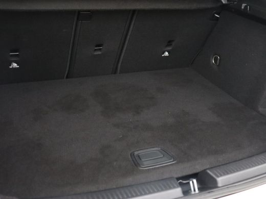 Mercedes-Benz A-Klasse 250e AMG | Panoramadak | Stoelverwarming | Carplay | Leder/Alcantara | Camera | Sfeerverlichting ... ActivLease financial lease