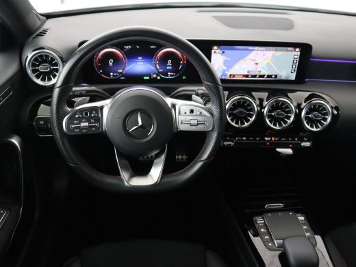 Mercedes-Benz A-Klasse 250e AMG | Panoramadak | Stoelverwarming | Carplay | Leder/Alcantara | Camera | Sfeerverlichting ... ActivLease financial lease