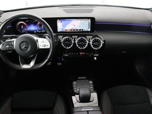 Mercedes-Benz A-Klasse 250e AMG | Panoramadak | Stoelverwarming | Carplay | Leder/Alcantara | Camera | Sfeerverlichting ... ActivLease financial lease
