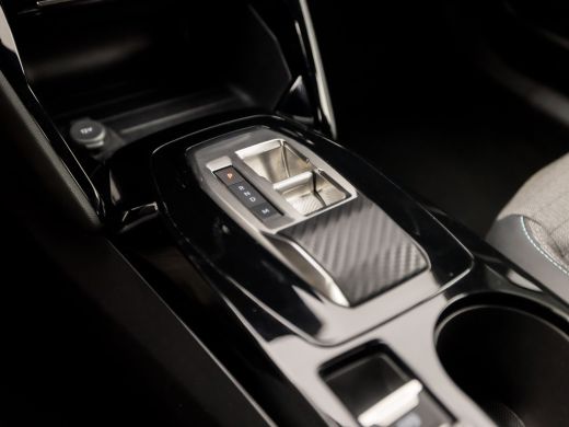 Peugeot 2008 1.2 PureTech Allure Sport Automaat (APPLE CARPLAY, NAVIGATIE, CLIMATE, 360 CAMERA, LEDER, SPORTST... ActivLease financial lease