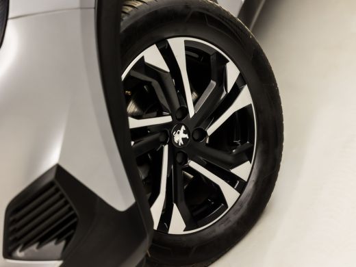 Peugeot 2008 1.2 PureTech Allure Sport Automaat (APPLE CARPLAY, NAVIGATIE, CLIMATE, 360 CAMERA, LEDER, SPORTST... ActivLease financial lease