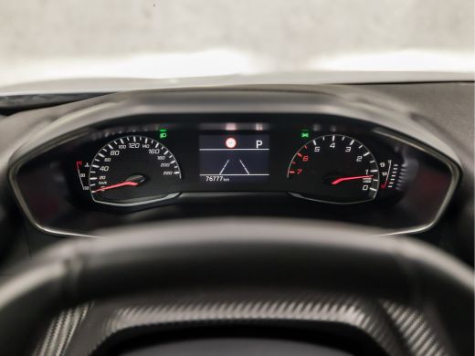 Peugeot 2008 1.2 PureTech Allure Sport Automaat (APPLE CARPLAY, NAVIGATIE, CLIMATE, 360 CAMERA, LEDER, SPORTST... ActivLease financial lease