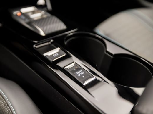 Peugeot 2008 1.2 PureTech Allure Sport Automaat (APPLE CARPLAY, NAVIGATIE, CLIMATE, 360 CAMERA, LEDER, SPORTST... ActivLease financial lease