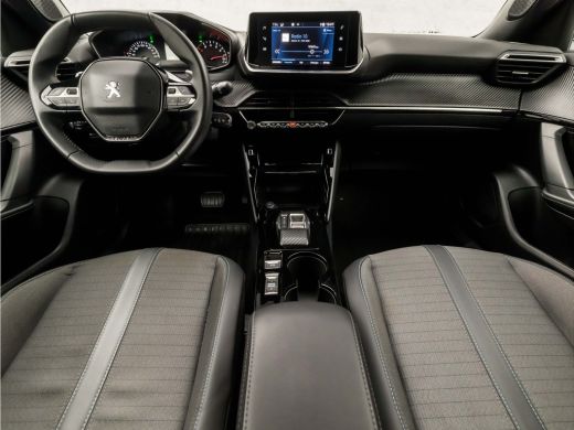 Peugeot 2008 1.2 PureTech Allure Sport Automaat (APPLE CARPLAY, NAVIGATIE, CLIMATE, 360 CAMERA, LEDER, SPORTST... ActivLease financial lease