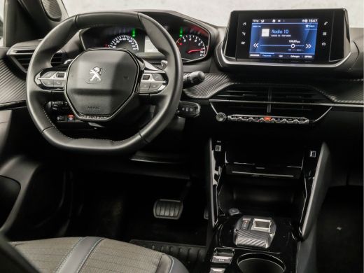 Peugeot 2008 1.2 PureTech Allure Sport Automaat (APPLE CARPLAY, NAVIGATIE, CLIMATE, 360 CAMERA, LEDER, SPORTST... ActivLease financial lease
