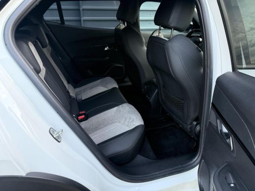 Peugeot e-2008 EV GT 50 kWh SOH 91% Navi! Camera! Stoelverw! Led! ActivLease financial lease