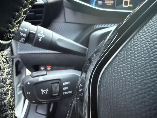 Peugeot e-2008 EV GT 50 kWh SOH 91% Navi! Camera! Stoelverw! Led! ActivLease financial lease
