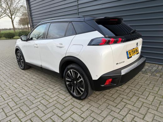 Peugeot e-2008 EV GT 50 kWh SOH 91% Navi! Camera! Stoelverw! Led! ActivLease financial lease