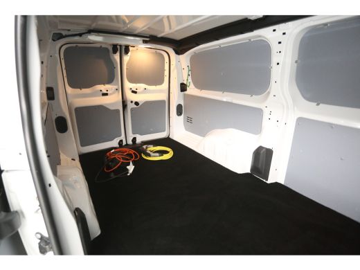 Peugeot e-Expert 75 kWh L3H1 Innovation | SOH 92% | Snelladen | 360&deg; | Clima | 3-Zits | HuD | Trekh. | Cruise | St... ActivLease financial lease